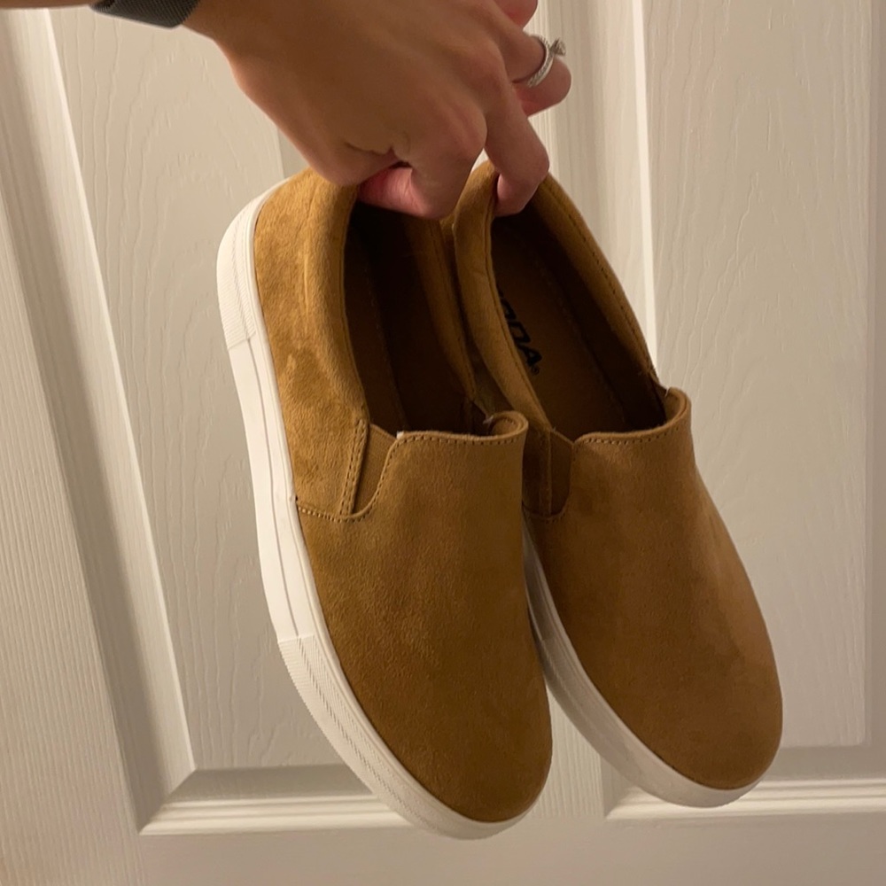 Camel platform slip ons